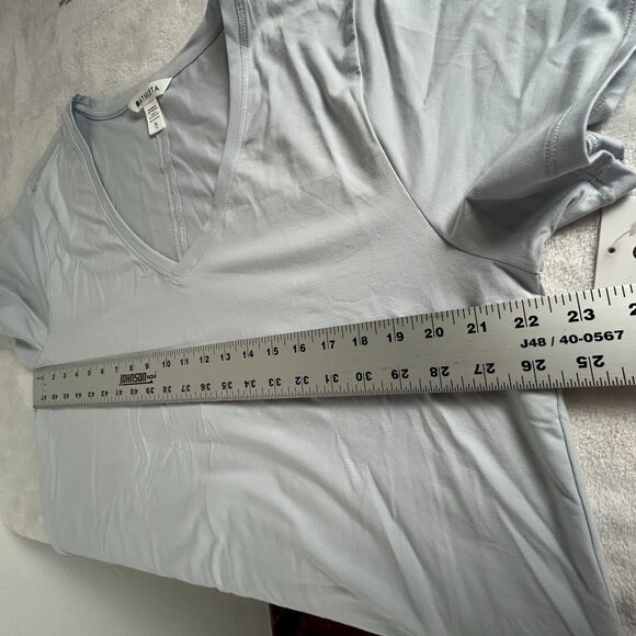 Athleta Womens Essential V-Neck Tee Short Sleeve T-Shirt Light Blue XL New - Picture 7 of 8